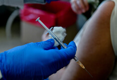 Επικαιροποιημένα εμβόλια: Τι ισχύει για όσους νόσησαν, όσους έκαναν τέταρτη δόση και ανεμβολίαστους