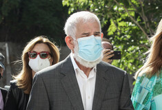 Ο Πέτρος Φιλιππίδης με μάσκα στο δικαστήριο