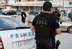 Γιος καταδικασμένου μέλους της 17 Νοέμβρη ανάμεσα στους συλληφθέντες στην Πάτρα