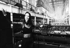 Amelie Lens: «Το dancefloor έχει τη δυνατότητα να είναι μια ισχυρή δύναμη αλλαγής»