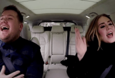 Adele: Εμφάνιση έκπληξη στο Carpool Karaoke μετά τις φήμες για νέο άλμπουμ 