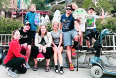 Τζέρεμι Ρένερ: Στέκεται πλέον όρθιος τέσσερις μήνες μετά το ατύχημα