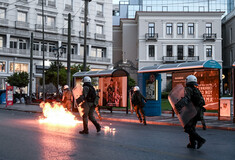 Ναυάγιο στην Πύλο: Επεισόδια στο κέντρο της Αθήνας - Χημικά, κρότου λάμψης και μολότοφ