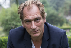 Julian Sands: Βρέθηκαν λείψανα στην περιοχή όπου εξαφανίστηκε ο ηθοποιός