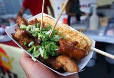 Για street food στην νυχτερινή αγορά του Queens στην Νέα Υόρκη. 