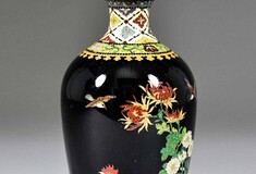 Tiny vase bought at thrift shop could sell for $11,800