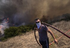 Φωτιά στον Κουβαρά: Νέο μήνυμα του 112 για το Λαγονήσι- «Εκκενώστε προς Αθήνα»