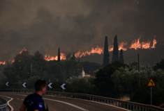 Φωτιές σε Δερβενοχώρια, Αττική και Λουτράκι: Ενεργοποιήθηκε η υπηρεσία Copernicus