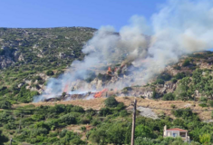 Φωτιά στην Κεφαλονιά- Ρίψεις νερού από εναέρια μέσα