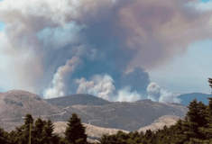 Φωτιά στη Φυλή: Οι φλόγες κύκλωσαν τη μονή Κλειστών- Εγκλωβισμένες μοναχές