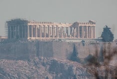 Φωτιά στην Πάρνηθα: Πυκνοί καπνοί κάλυψαν πάλι την Ακρόπολη – Οσμή καμένου στην Αθήνα