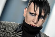 Marilyn Manson: Πρόστιμο επειδή φύσηξε τη μύτη του πάνω σε μία καμεραγούμαν