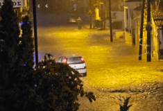 Κακοκαιρία Elias- Τρίκαλα: Κεντρικός δρόμος πλημμύρισε μέσα σε μία ώρα