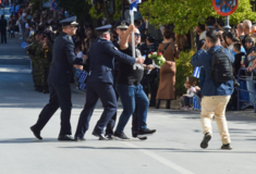 28η Οκτωβρίου: Άνδρας προσπάθησε να παρελάσει με σημαία του Ισραήλ