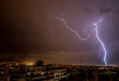 Καιρός: Καταιγίδες, κεραυνοί και χαλάζι- Πώς θα κινηθεί η κακοκαιρία τις επόμενες ώρες