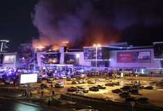 Τρομοκρατική επίθεση στη Μόσχα: Φλεγεται το συναυλιακό κέντρο - Σφαγή με 40 νεκρούς