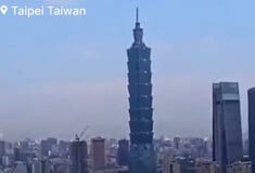 Σεισμός 7,4 Ρίχτερ στην Ταϊβάν: Βίντεο απόλυτης καταστροφής - Γιατί δεν έπεσε ο ουρανοξύστης Taipei 101