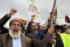 Ερυθρά Θάλασσα: Οι Χούτι της Υεμένης εκτόξευσαν πυραύλους κατά πετρελαιοφόρων
