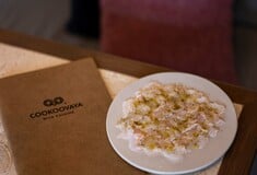 Στην Cookoovaya του Περικλή Κοσκινά για carpaccio ψαριού με γύρη μάραθου
