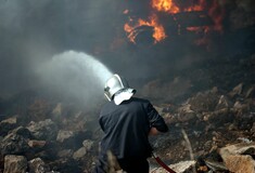 Χωρίς ενεργό μέτωπο η φωτιά στη Χίο - Συνεχίζουν να επιχειρούν οι δυνάμεις της Πυροσβεστικής 