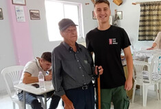 Ευρωεκλογές 2024: 91χρονος πήγε να ψηφίσει μαζί με τον εγγονό αλλά και το δισέγγονό του