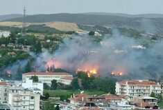 Μεγάλη φωτιά στη Λιβαδειά: Απειλούνται σπίτια - Κοντά σε δεξαμενές προπανίου το μέτωπο
