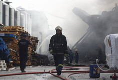 Εργοστάσιο Κάτω Κηφισιά: Τεράστιες οι ζημίες στο κτήριο - Ανησυχίες για τον τοξικό καπνό
