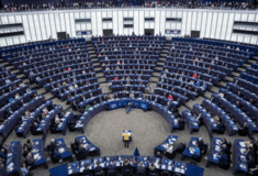 Το Politico παρουσιάζει τους πιο περίεργους ευρωβουλευτές - Ποιοι μπήκαν στη λίστα από την Ελλάδα