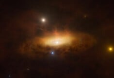 Οι αστρονόμοι ερευνούν το ξαφνικό «ξύπνημα» μιας γιγάντιας μαύρης τρύπας