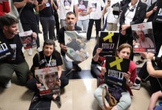 Ισραήλ: Διαμαρτυρία συγγενών των ομήρων μέσα στην Κνεσέτ - Ζητούν εκεχειρία στη Γάζα και πρόωρες εκλογές