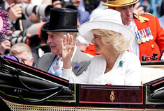 Ο βασιλιάς Κάρολος και η βασίλισσα Καμίλα στην τρίτη μέρα των ιπποδρομιών του Άσκοτ - Απούσα η Κέιτ Μίντλετον
