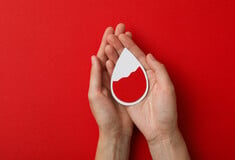 Για να έχει πάντα happy end η ιστορία και αυτό το καλοκαίρι, το Εθνικό Κέντρο Αιμοδοσίας (Ε.ΚΕ.Α.) μας καλεί να δίνουμε αίμα όσο πιο συχνά μπορούμε.