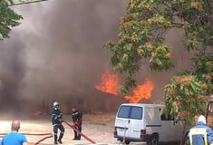Φωτιά τώρα σε κτήριο στο Μοσχάτο - 112 για επικίνδυνους καπνούς