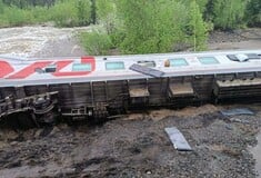 Εκτροχιασμός επιβατικού τρένου στη Ρωσία - Αναφορές για τουλάχιστον οκτώ τραυματίες