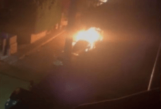 Παπάγου: Βίντεο ντοκουμέντο από την στιγμή της επίθεσης με μολότοφ στον αστυνομικό