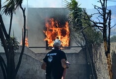 Φωτιά στην Κερατέα: Σε τέσσερις εστίες η μάχη με τις φλόγες