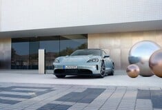 Στην Ελλάδα οι νέες Porsche Panamera και Taycan 