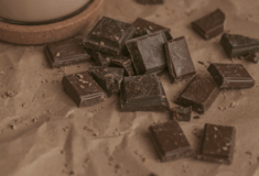 Η μαύρη σοκολάτα μειώνει χοληστερίνη, πίεση ακόμα και σάκχαρο