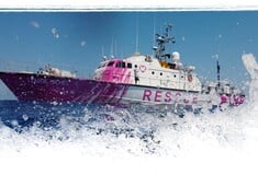 Πλοίο του Banksy έσωσε 37 μετανάστες στη Μεσόγειο και κατασχέθηκε από τις ιταλικές αρχές
