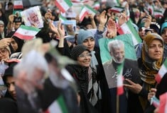 Εκλογές στο Ιράν: Ο μεταρρυθμιστής, ο σκληροπυρηνικός και η κρίση