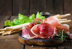 Επεξεργασμένο κρέας: Η μείωση της κατανάλωσης κατά 30% αποτρέπει κρούσματα διαβήτη και καρδιακών