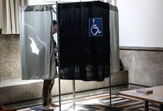Εκλογές στη Γαλλία: Ξεκίνησε ο δεύτερος γύρος από τα υπερπόντια εδάφη