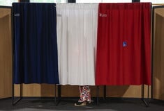 Γαλλία: Η υψηλότερη συμμετοχή στις εκλογές από το 1981- Οι τελευταίες προβλέψεις πριν το αποτέλεσμα 