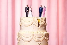 Οι γονείς δεν ασχολούνται πια με το αν θα παντρευτούν τα παιδιά τους στις ΗΠΑ, σύμφωνα με νέα έρευνα