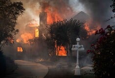 Καναδάς: Οι «τερατώδεις» φωτιές έχουν καταστρέψει τη μισή ιστορική πόλη Τζάσπερ 