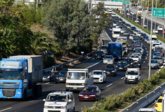 Ανατροπή βυτιοφόρου στην Αθηνών - Λαμίας