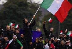Ολυμπιακοί Αγώνες 2024: Η «ρομαντική» συγγνώμη του Ιταλού σημαιοφόρου που έχασε τη βέρα του στον Σηκουάνα