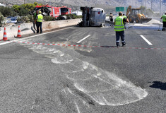 Ανατροπή βυτιοφόρου: Κανονικά διεξάγεται η κυκλοφορία και στα δύο ρεύματα της εθνικής οδού Αθηνών- Κορίνθου