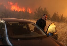 Φωτιά στην Αττική: Τρία πολύ επικίνδυνα μέτωπα σε Πεντέλη, Μαραθώνα και Γραμματικό