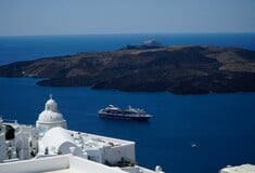 ΑΑΔΕ: Έλεγχοι σε σκάφη ημερήσιας κρουαζιέρας στη Σαντορίνη – Απέκρυπταν τζίρο χιλιάδων ευρώ